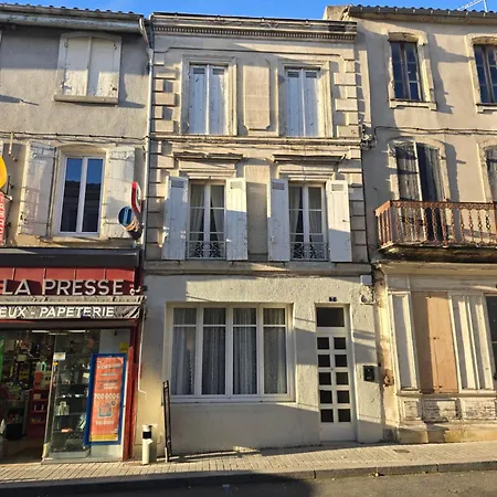 Characterful Townhouse In Beautiful Semesterbostad