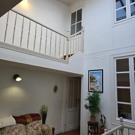 Characterful Townhouse In Beautiful Prázdninový dům *