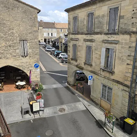 Characterful Townhouse In Beautiful