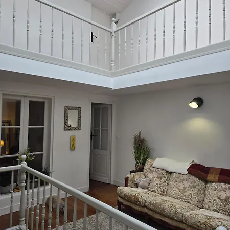 Characterful Townhouse In Beautiful *
