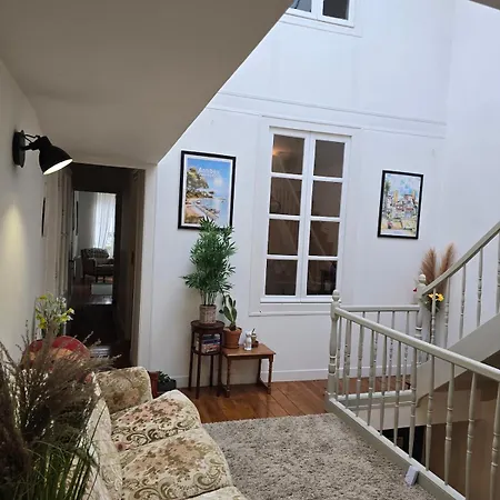 Characterful Townhouse In Beautiful Prázdninový dům *