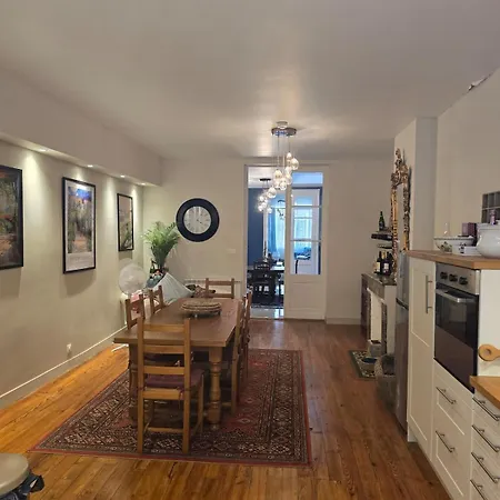 Characterful Townhouse In Beautiful Semesterbostad Monségur