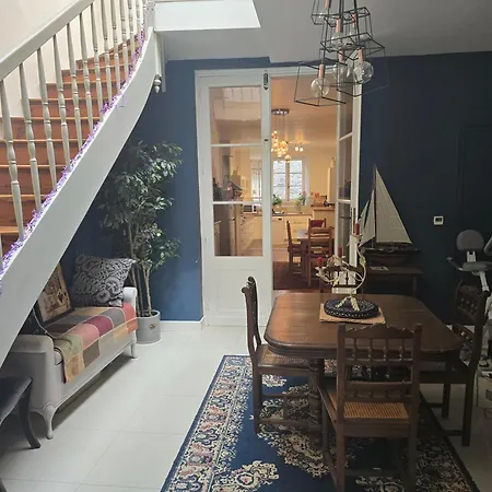 Semesterbostad Characterful Townhouse In Beautiful *