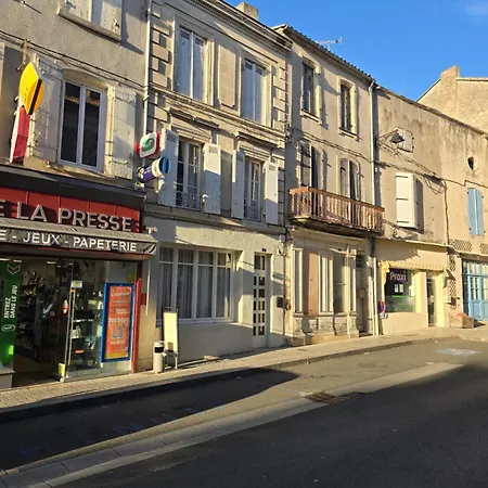 Characterful Townhouse In Beautiful Semesterbostad